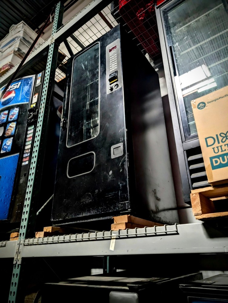 FSI Vending Machine Model 3132 – Snack Vending – Card Reader Capable