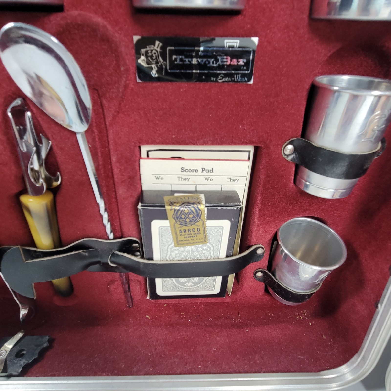 Vintage Portable Travel Bar Executair 737 Trav-L-Bar Case Key Uniroyal Royalite