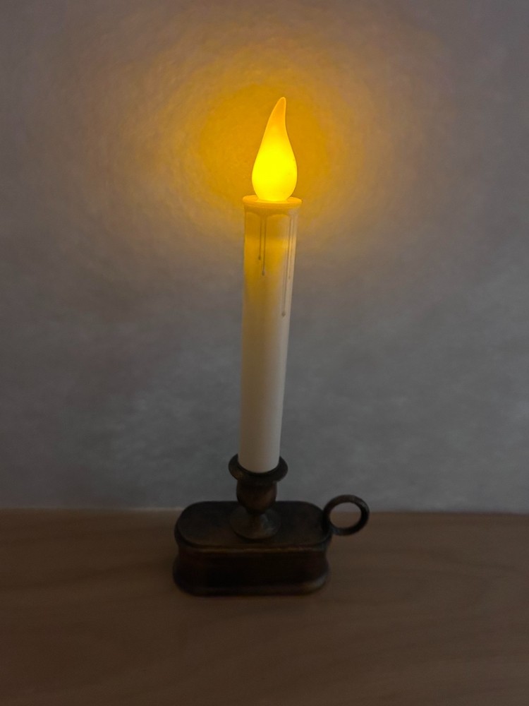 LED - Light Sensor Window Candles - 4pk