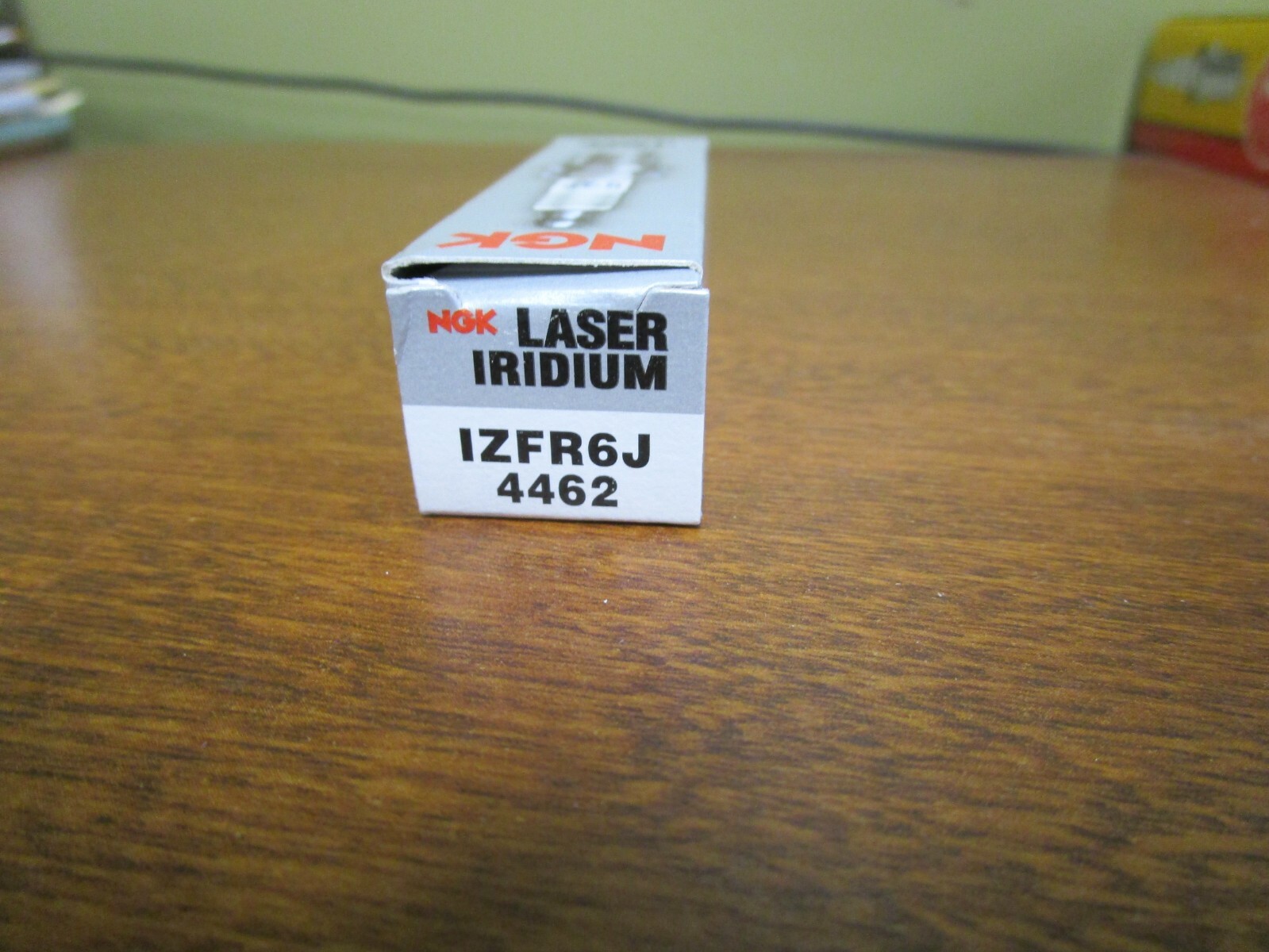 NEW NGK Spark plug IZFR6J Stock # 4462  Mercury  33-8M0037136/843220Q