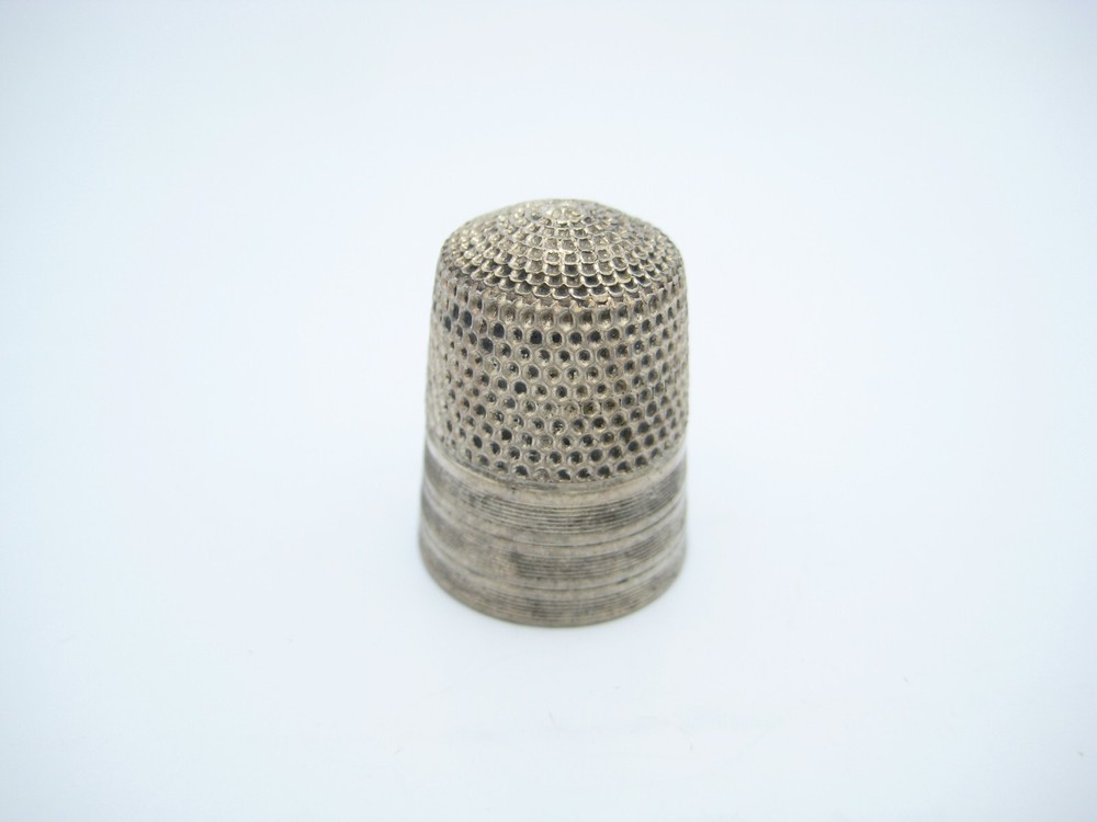 Antique Sterling Silver Sewing Linear Border Design Thimble
