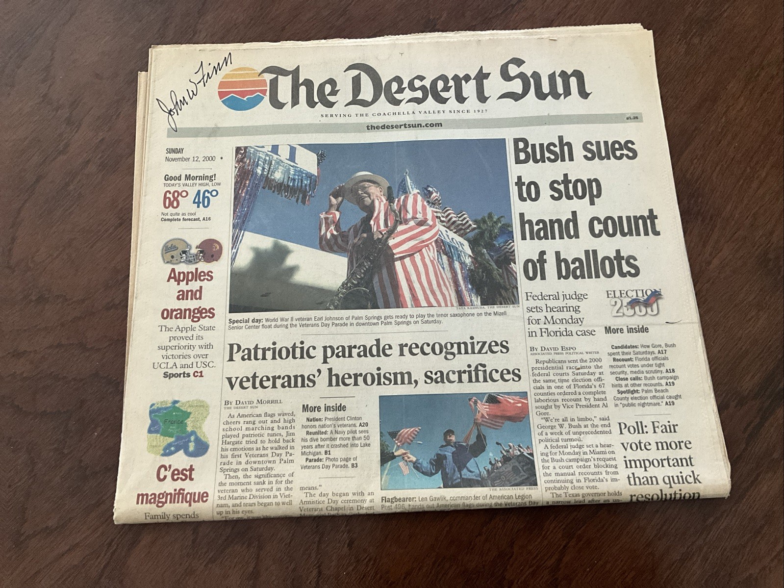 John Finn SIGNED Newspaper DESERT SUN Nov 12, 2000.  WWII MOH Pearl Harbor