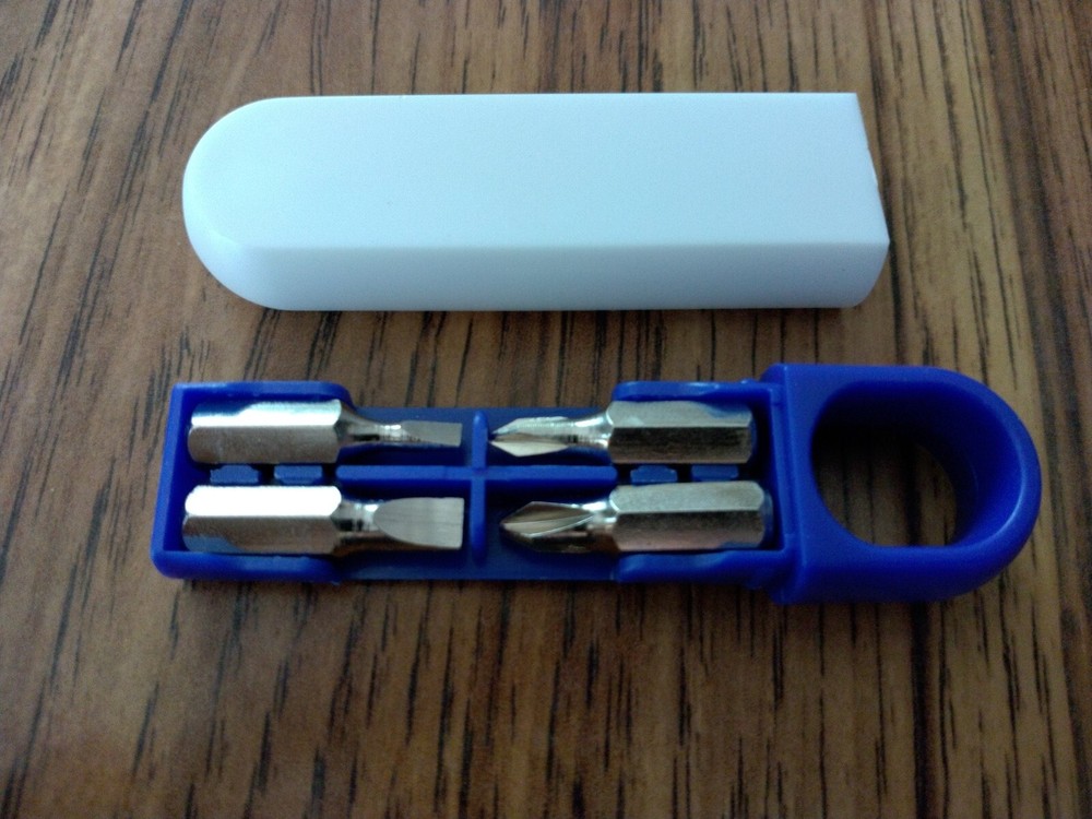 Key Chain Screwdriver Set 2 Flathead 1/8" & 3/16" Wide Bits And PH1&PH2 Phillips