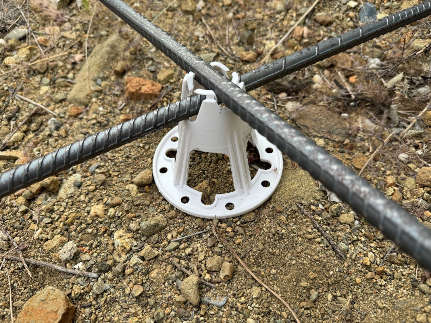 Sandbaggy Plastic Rebar Chairs - Elevates Rebar 2.5" or  3" - Rebar #3 to #5