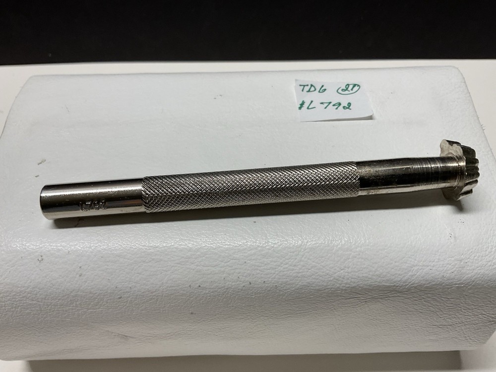 CRAFTOOL #L792 Leaf Leather Stamping Tool (TD6-21)