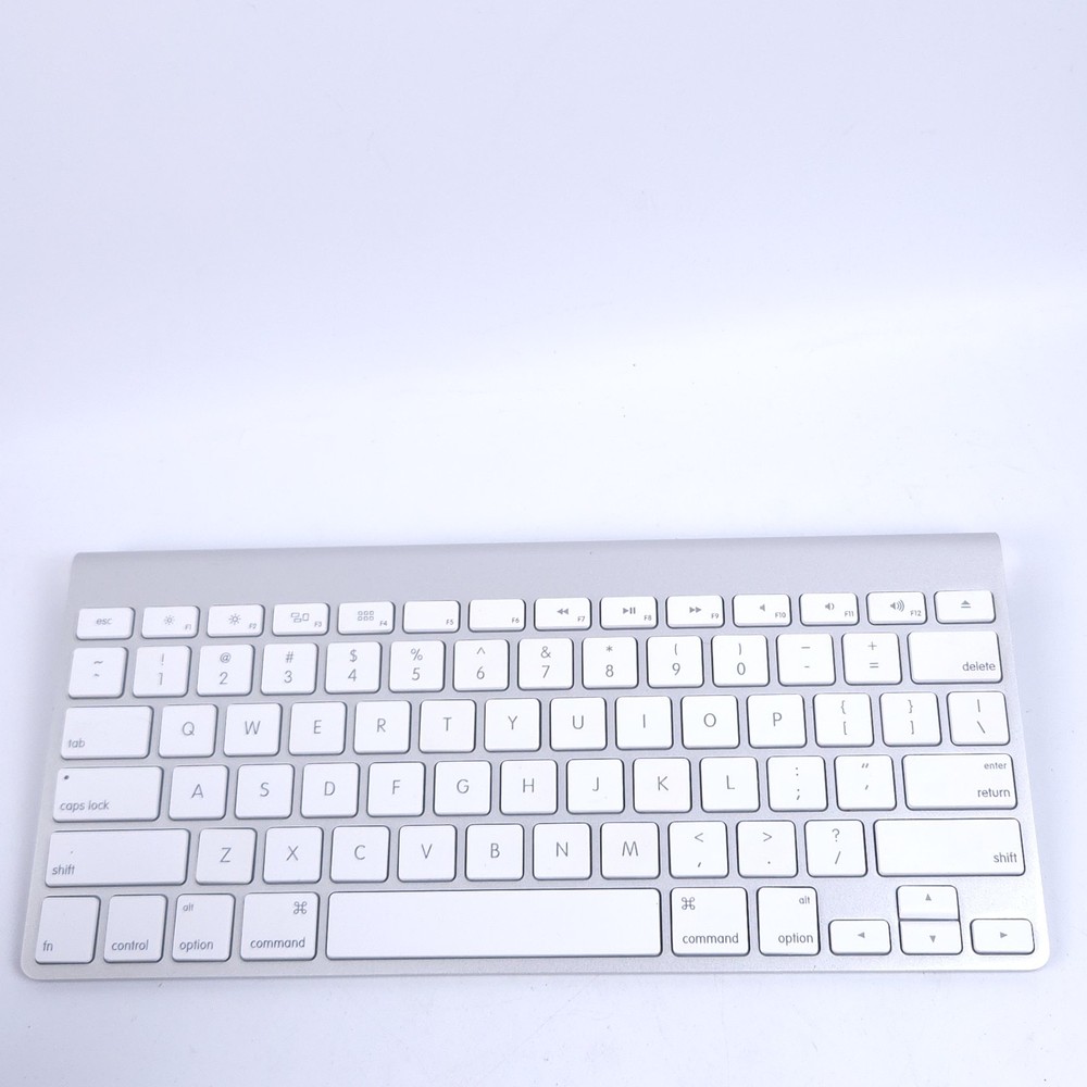 Apple Wireless Keyboard Model No. A1314 Works Great