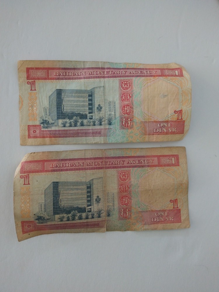 2 Bahrain One Dinar Banknotes