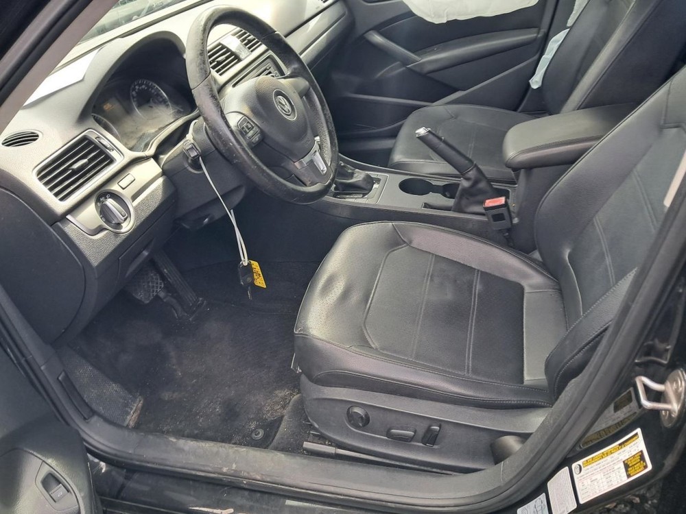 PASSAT 2015 Glove Box 4846745