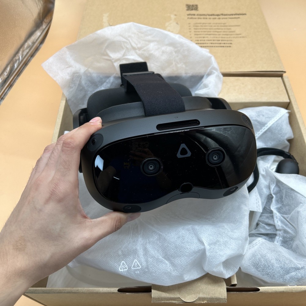 HTC Vive Focus Vision Mixed Reality and PC VR Headset + Controllers