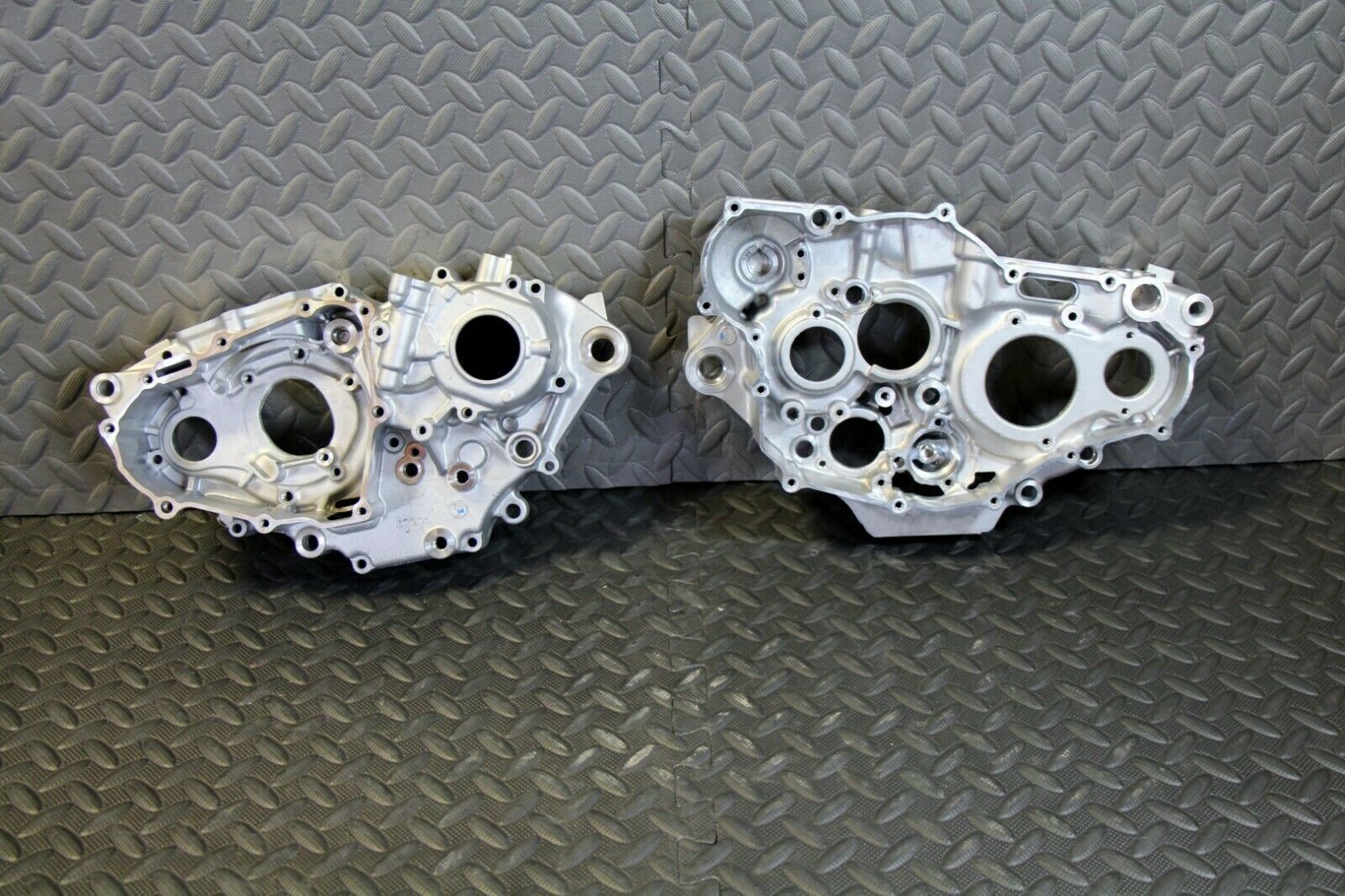 NEW YAMAHA YFZ450 YFZ 450 ENGINE LEFT RIGHT CENTER CASES CASE YFZ 450 2004 2005