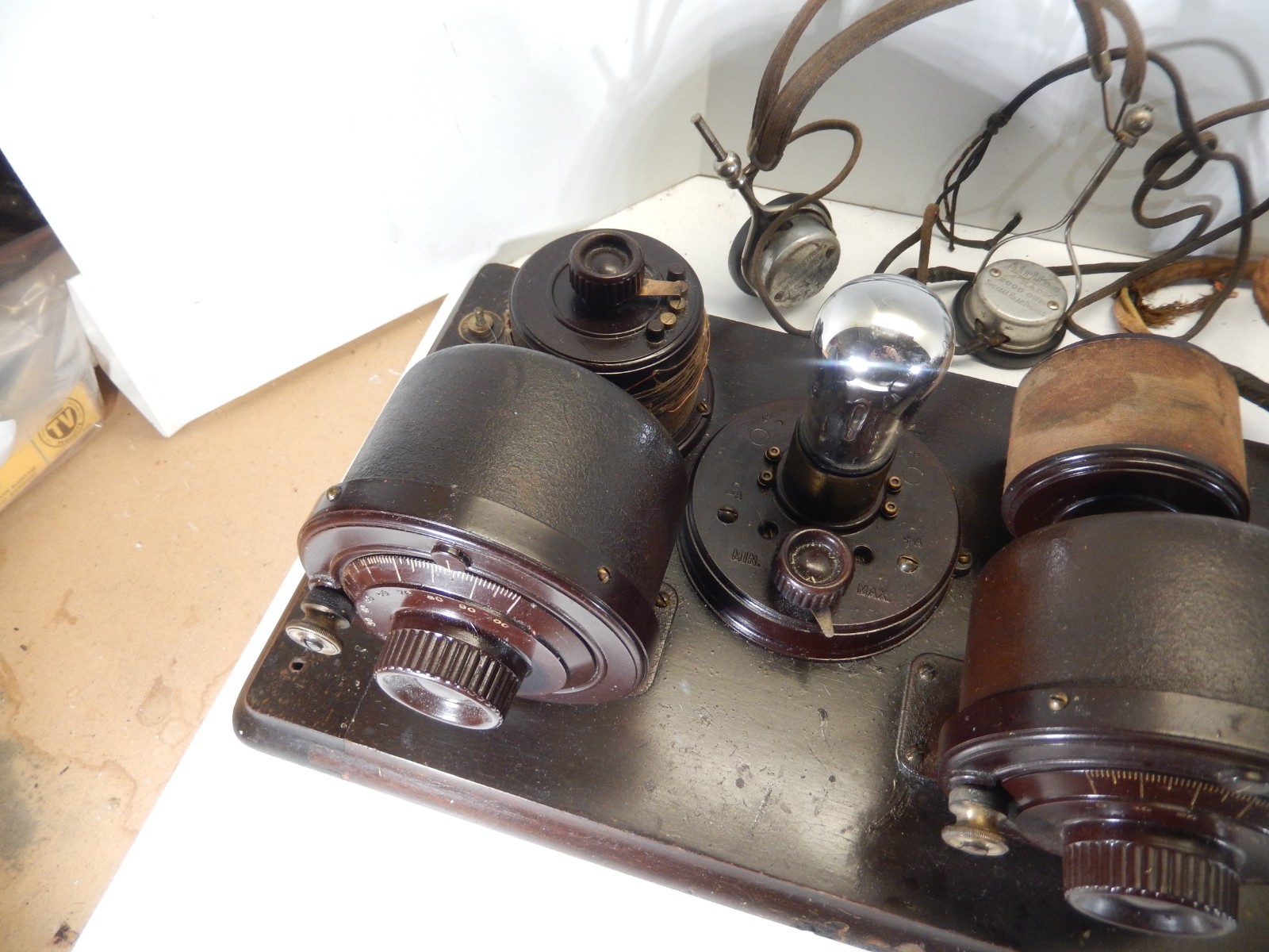 ATWATER KENT MODEL 10C BREADBOARD RECEIVING RADIO & AIRLINE HEADPHONES UNTESTED