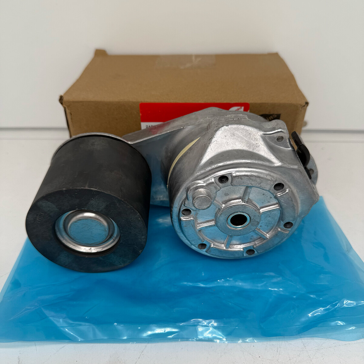 Cummins 3691282 Belt Tensioner for 15L pulley idler ISX 3682946 4299051 2871292