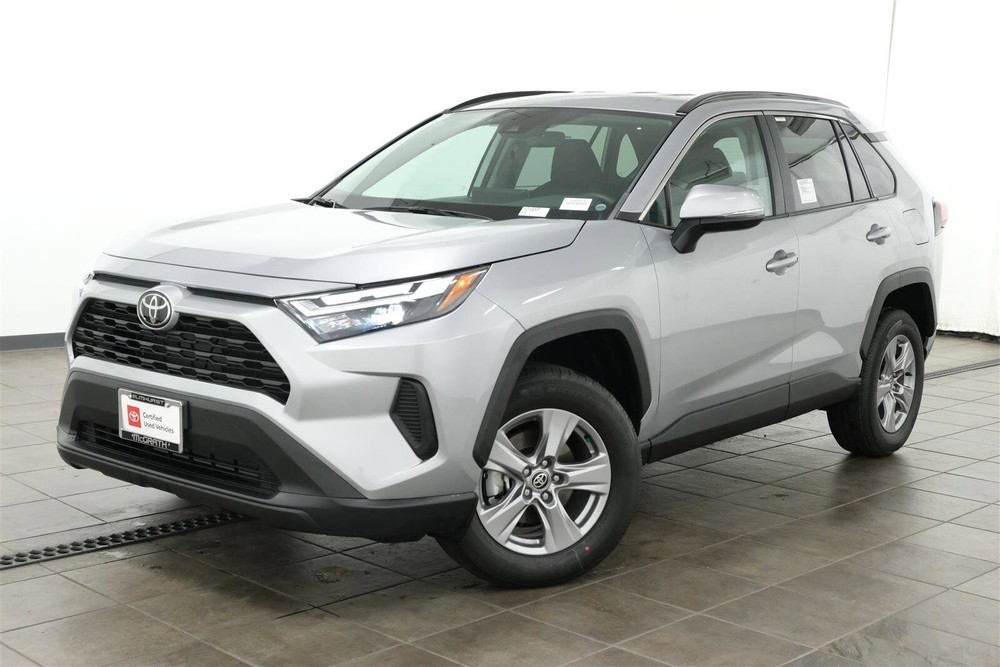 Touch Up Paint for Toyota RAV4 with paint code 1D6, Silver Sky.