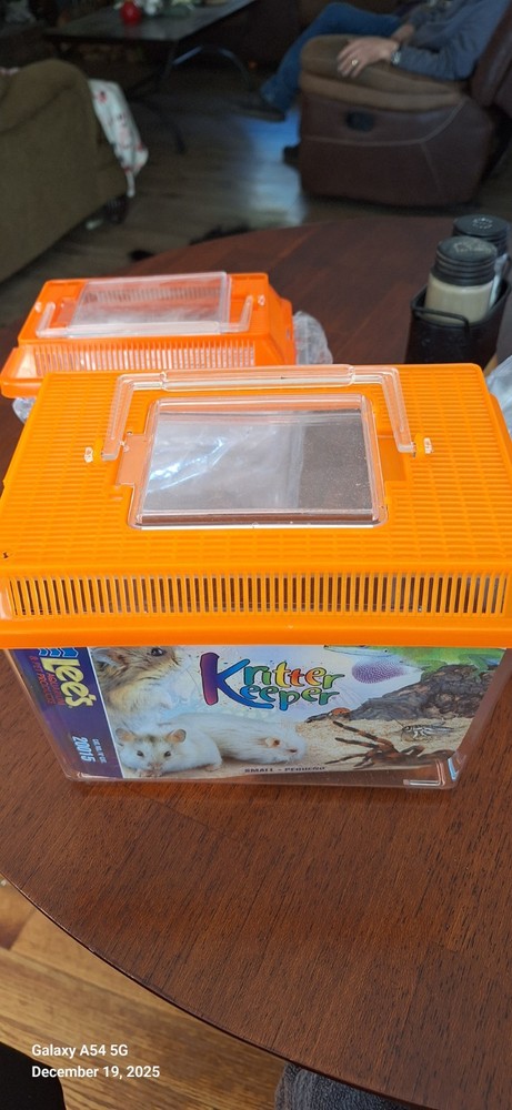 Small Pet, Lees Kritter Keeper with Lid