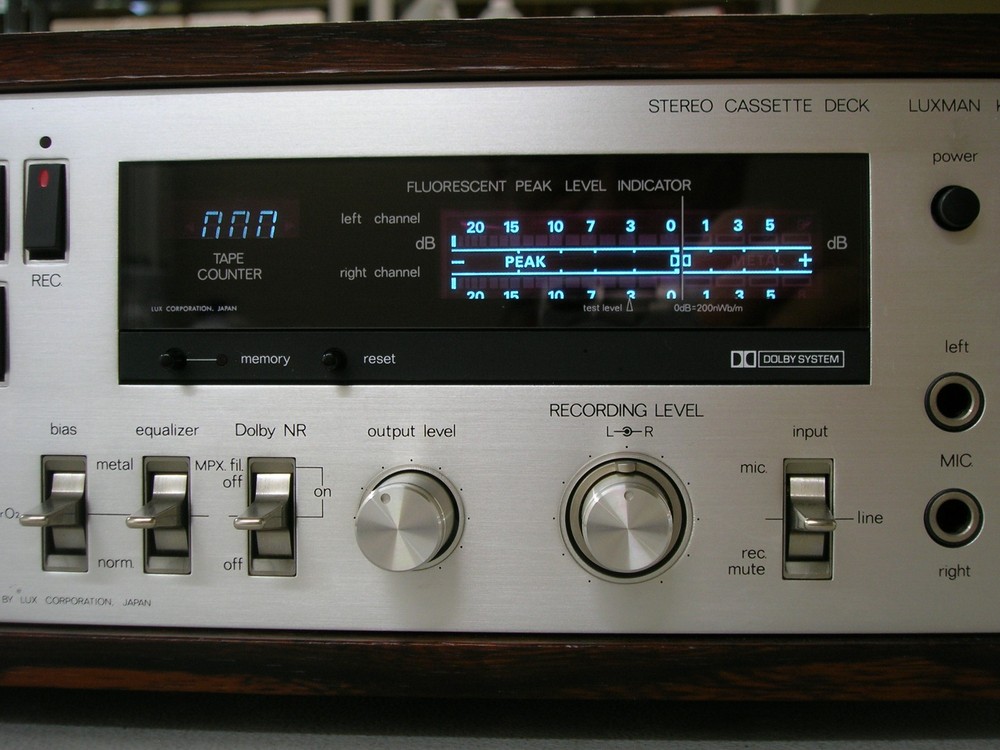 Luxman K-8 Stereo Cassette Deck. All function lights on. Needs belts.