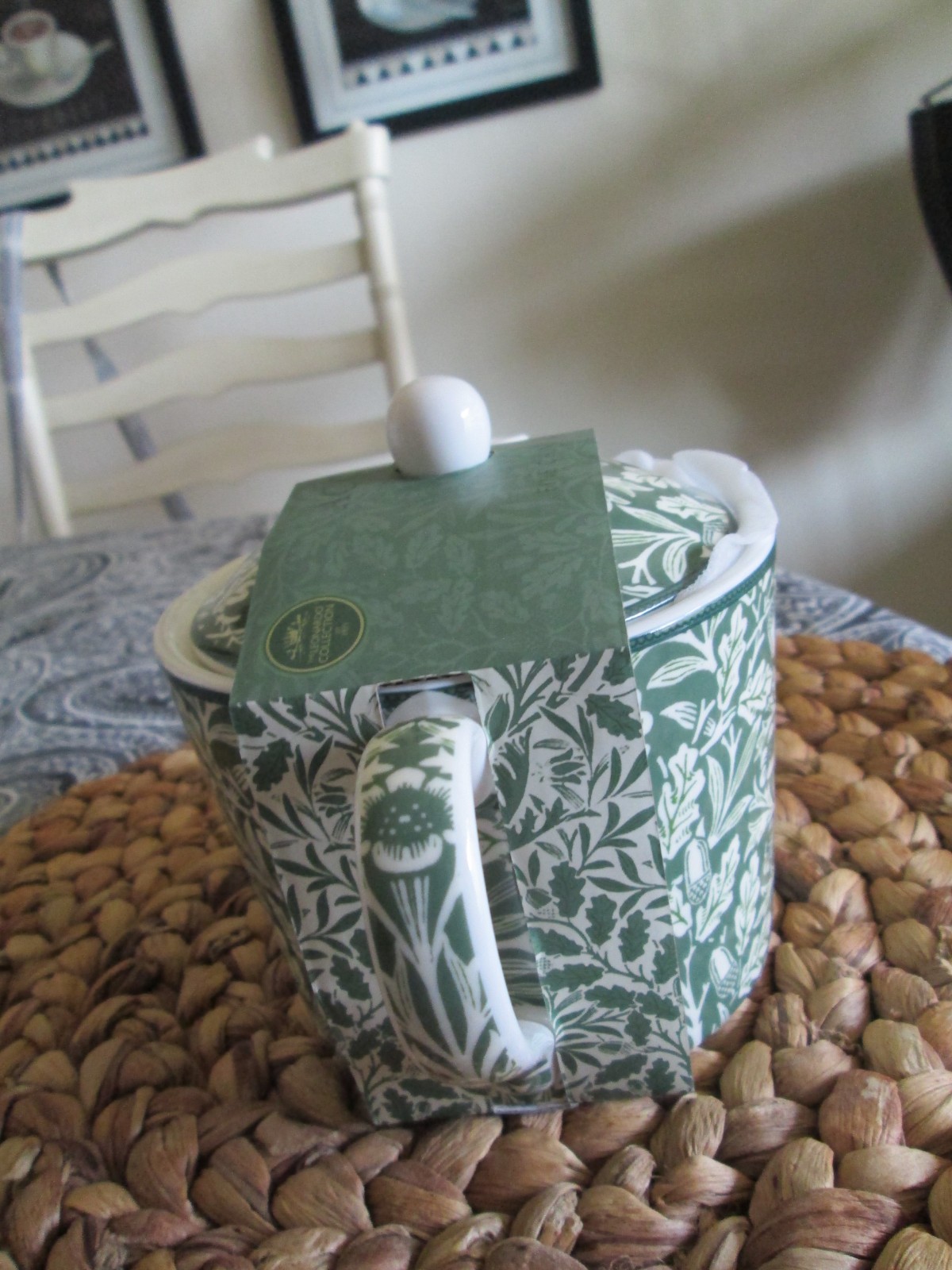 Acorn Fine China 26oz Teapot William Morris Leaonardo Collection Design/NWT