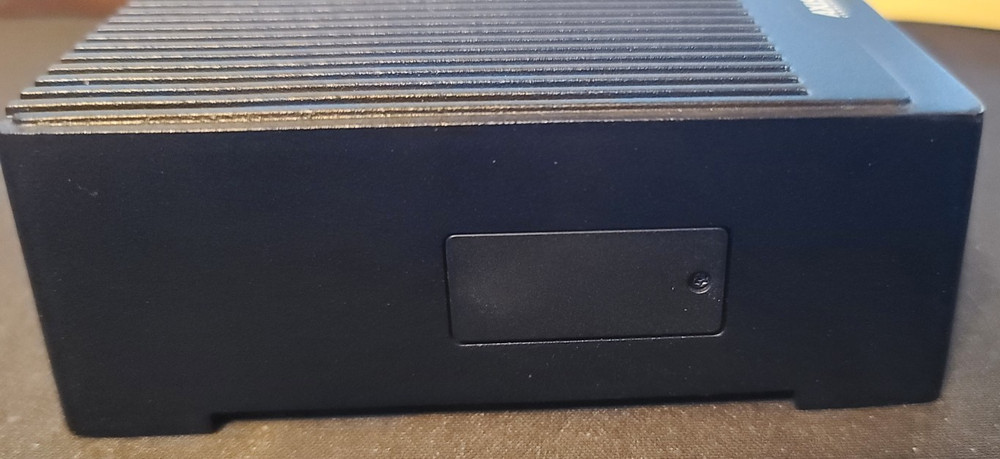 AXIS D3110 Connectivity Hub no power supply