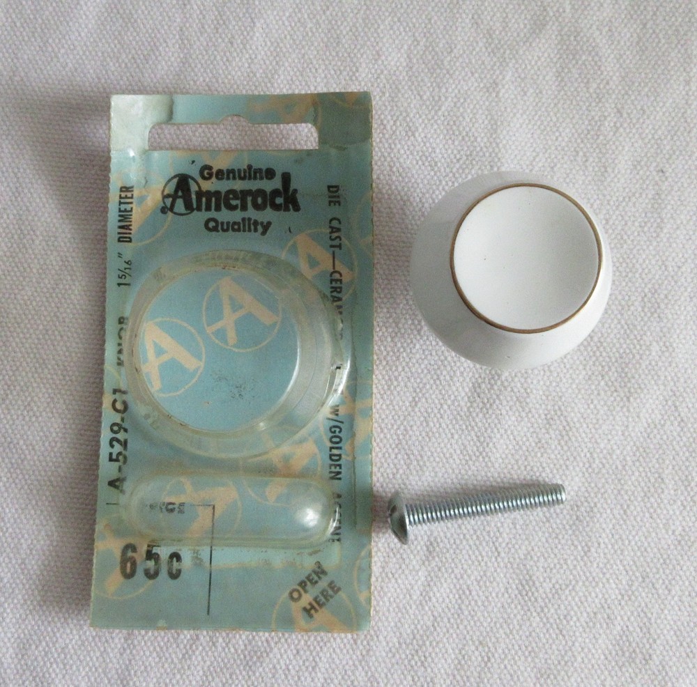NOS Vtg. Amerock White Drawer Knobs 1-5/16 " Tulip Pull - #A-529-C1 Heirloom