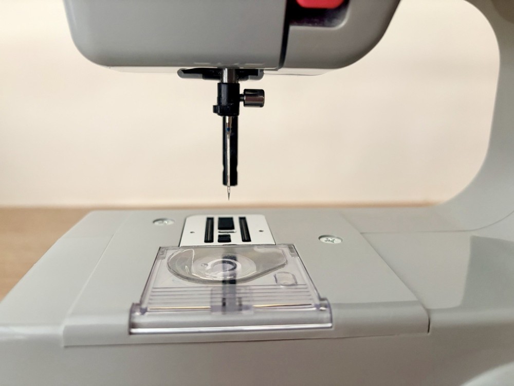 Janome Graceful Gray & Pink Basic 10-Stitch Compact Sewing Machine Model 525B