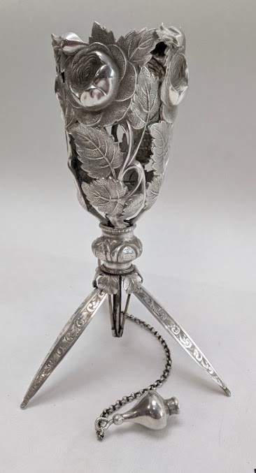 Antique Victorian Tussie Mussie Posey Holder Spring loaded Tripod Tested Silver