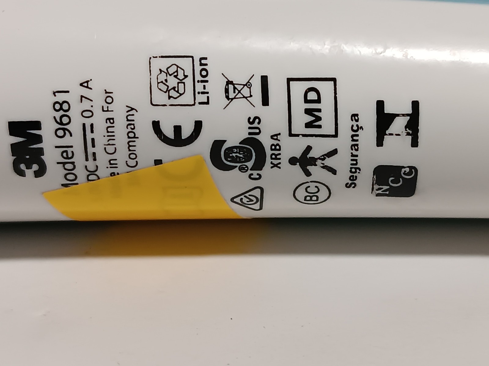 3M Healthcare 9681 rechargeable surgical handheld clipper with charging stand