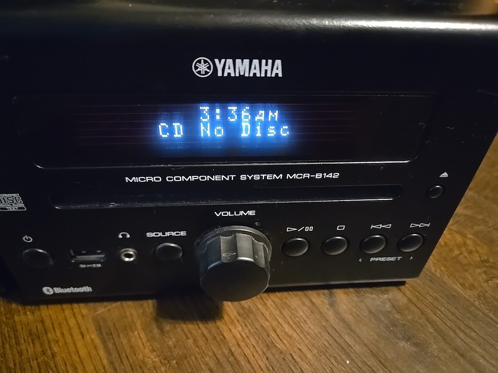 Yamaha MCR-B142 Micro Component System Bluetooth/ CD/Radio /USB Black NO REMOTE