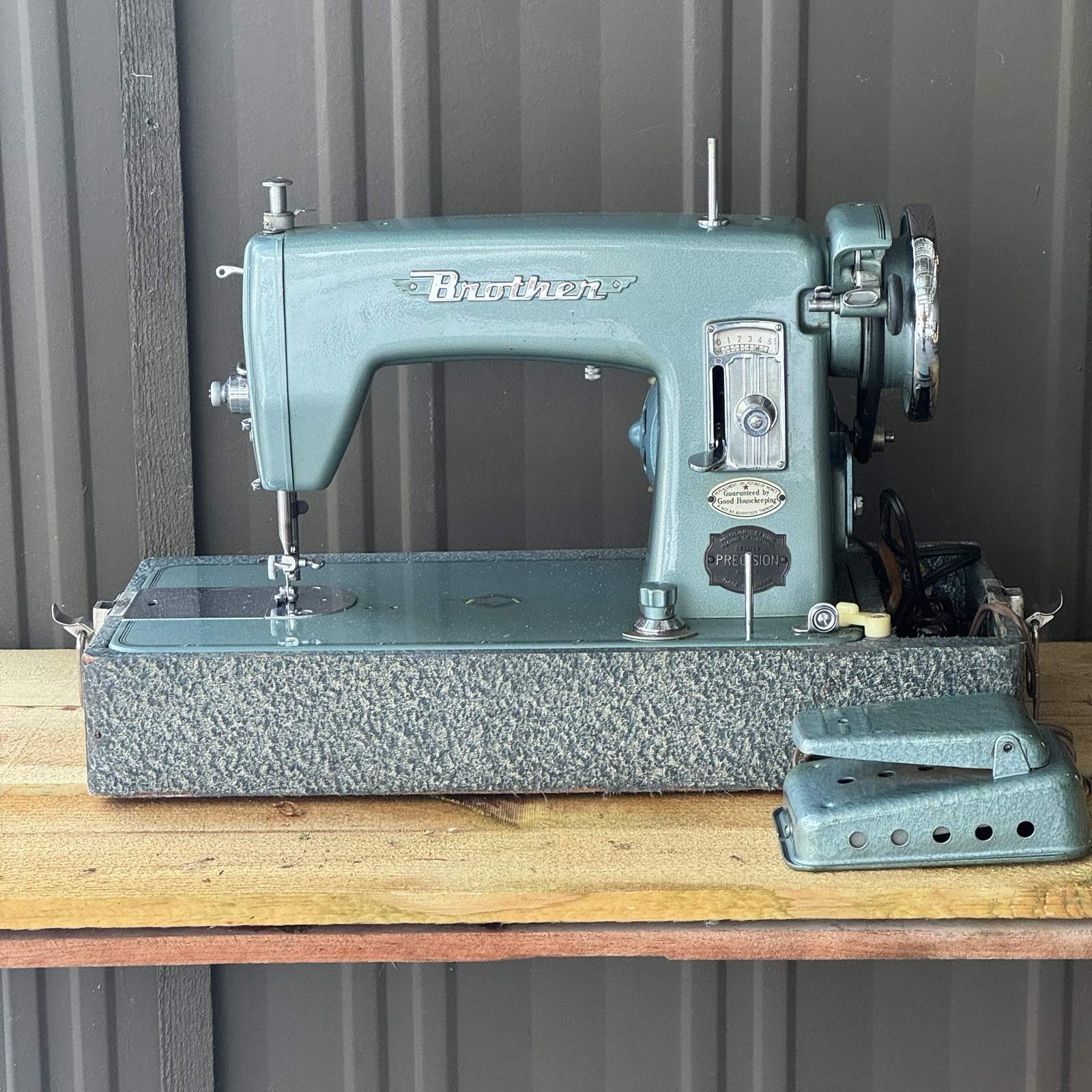 Vintage Sewing Machine Brother HA3-B5 ZigZag Beautiful W/Case & Accessories