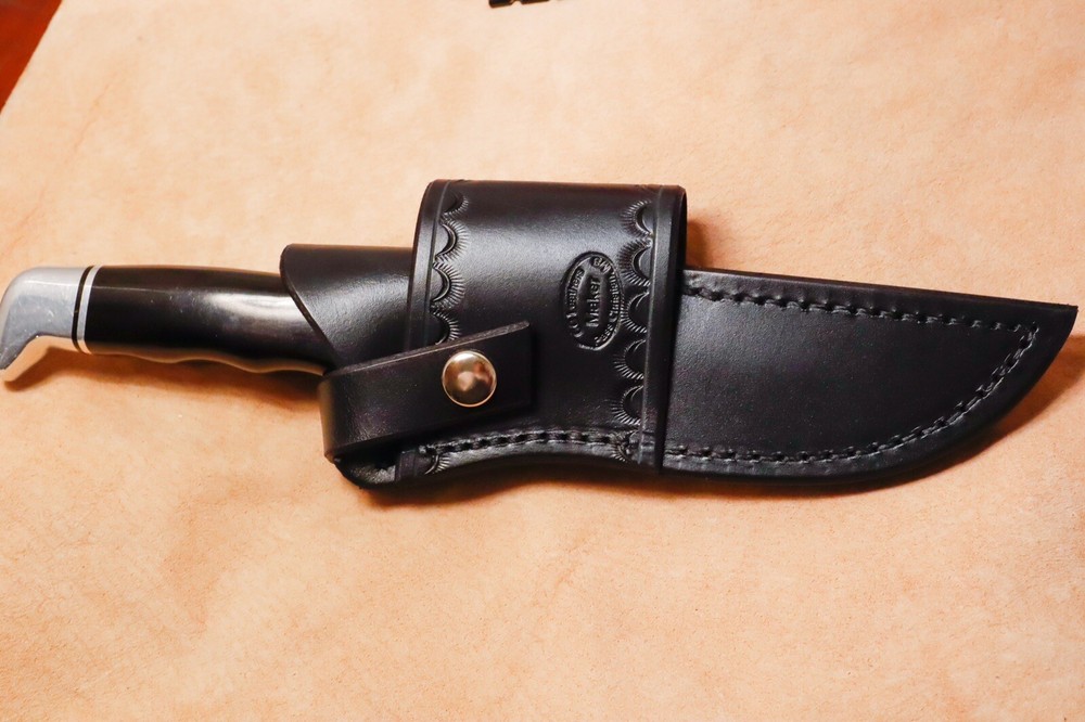 Custom Black Leather Crossdraw Sheath for Buck 119