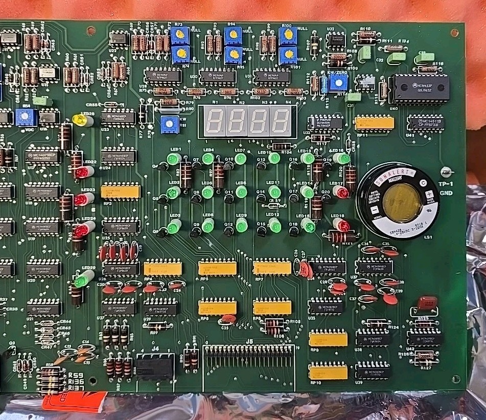 EPE EMERGENCY POWER ENGINEERING 20-00226 UPS SYSTEM 4000 METERING PCB BOARD