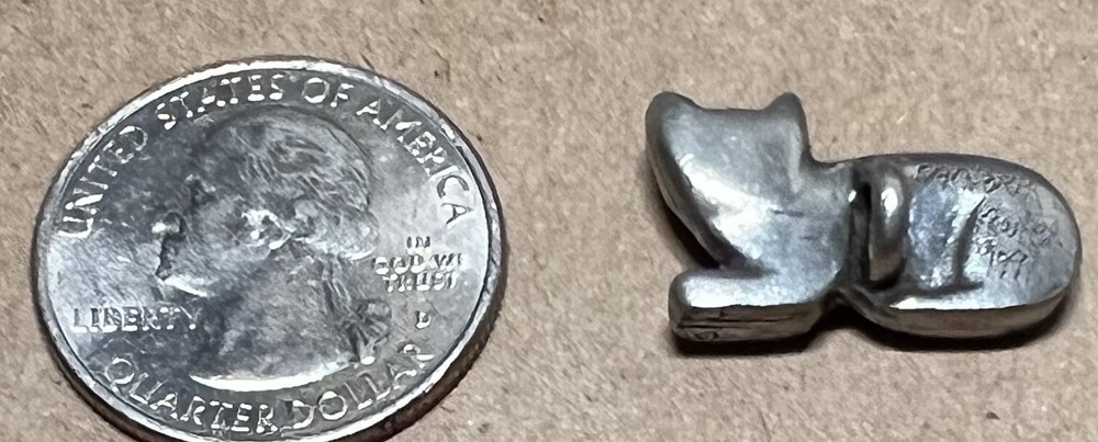 Carved Danforth Pewter Metal LAYING CAT Realistic Button 7/8” BM