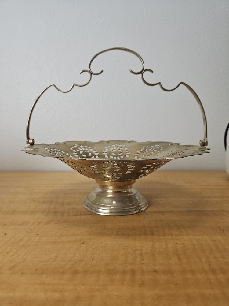 International Silver Co. Lovelace Pedestal Footed Dish w/Hinged Handle INDIA 11"