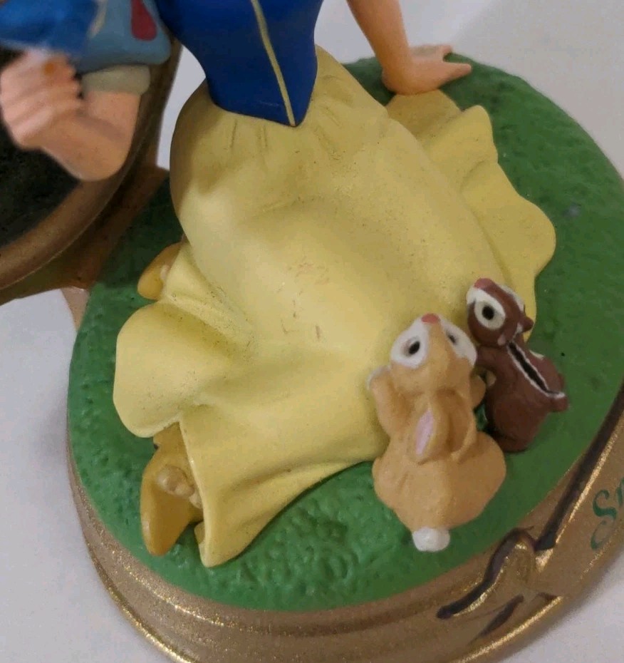 Hallmark Keepsake - Disney's Snow White - The Enchanted Memoriee Collection 1998