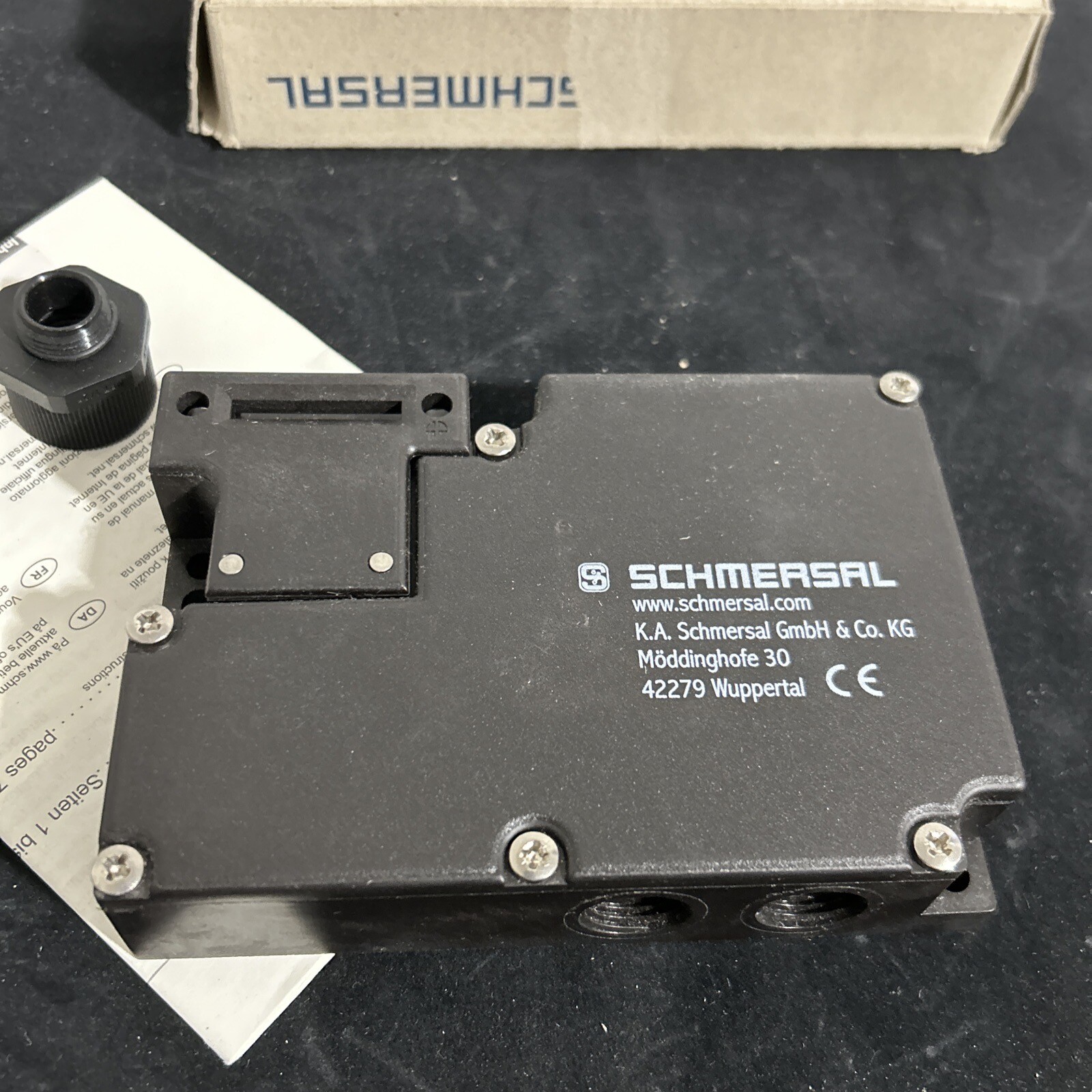NIB SCHMERSAL Safety Interlock Switch AZM 161SK-12/12RK-110/230 + Warranty