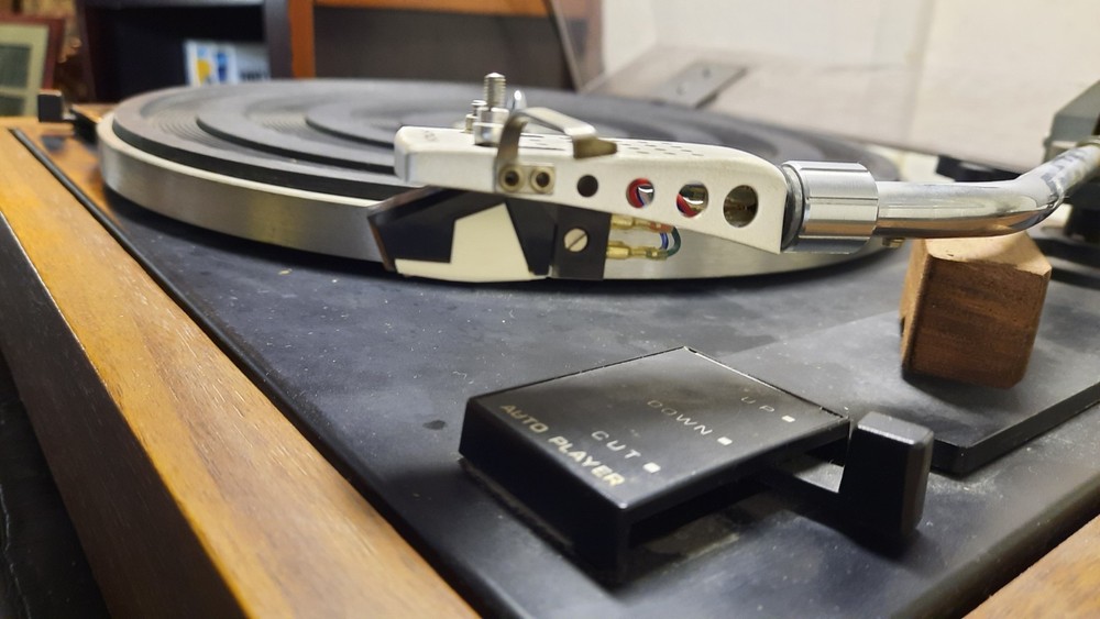 Hitachi Turntable Model PS-10