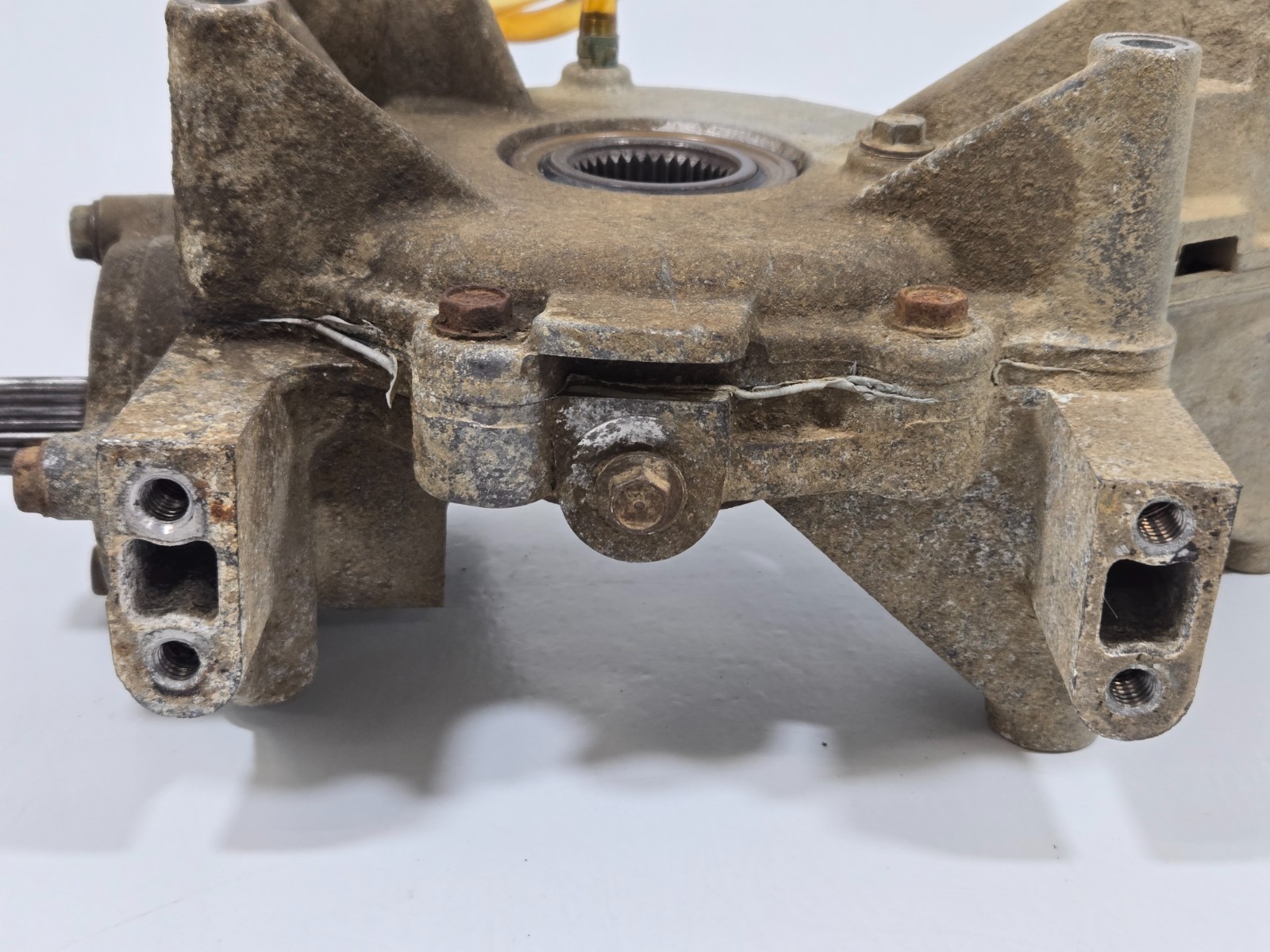 2003 Polaris Sportsman 700 Rear Differential Rear End Housing Gearbox 1341352