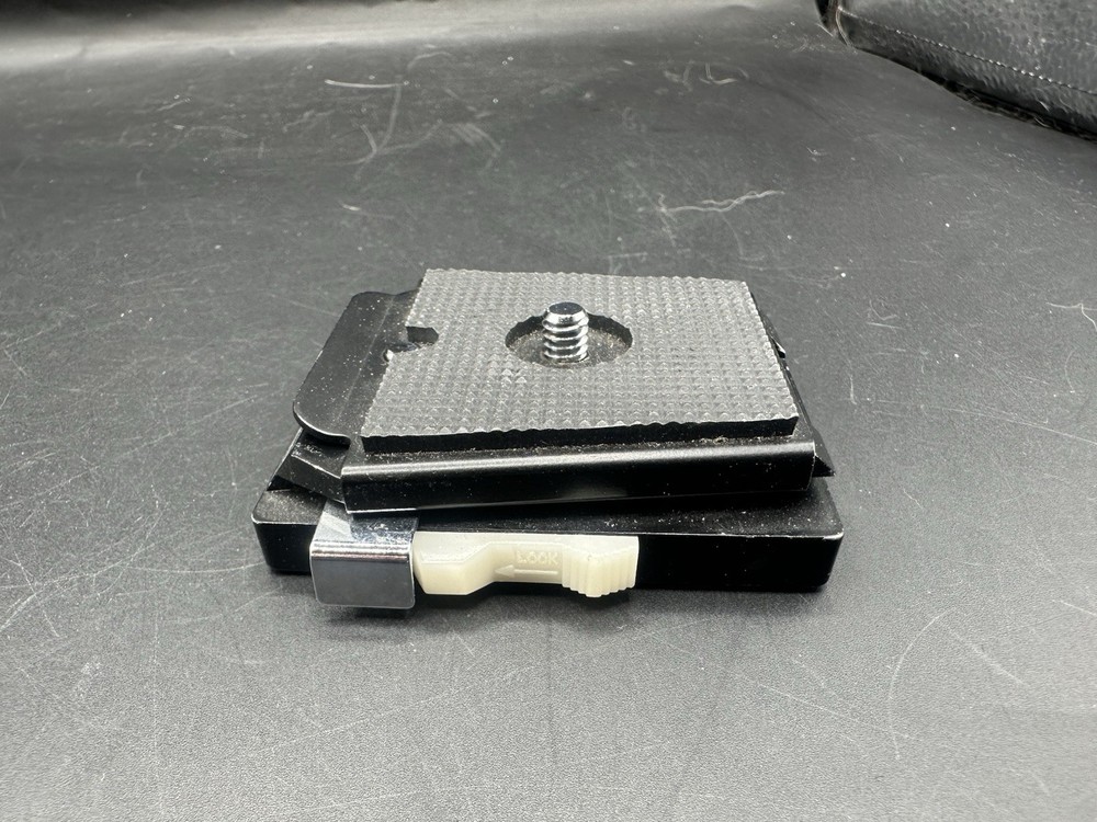 UN Camera Quick Shoe Jumbo. LP