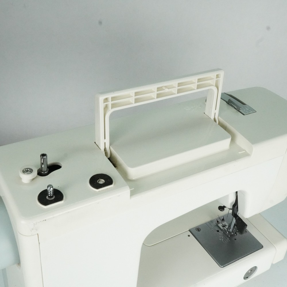 Usha Janome Automatic Stitch Magic Sewing Machine with 57 Stitch Function w/Case