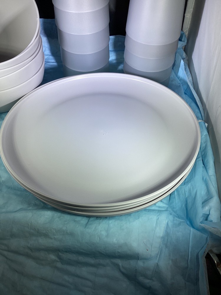 Room Essentials New In Original Package 20pc plastic dinnerware set Silver