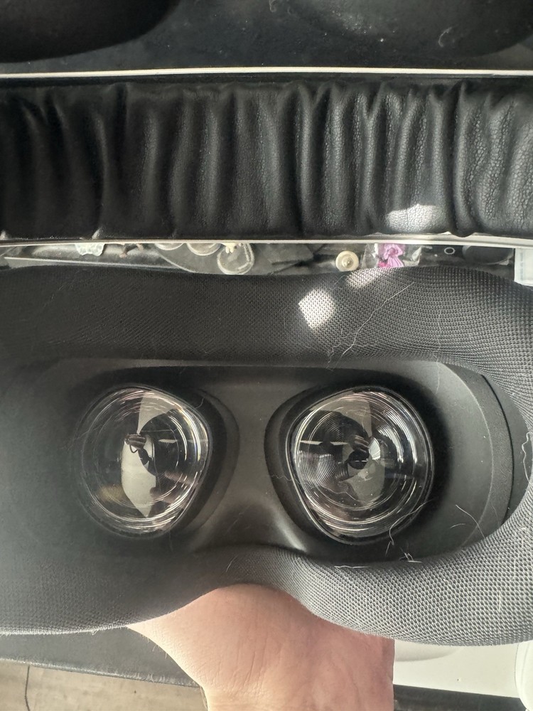 Oculus Quest 3S Virtual Reality and accessories