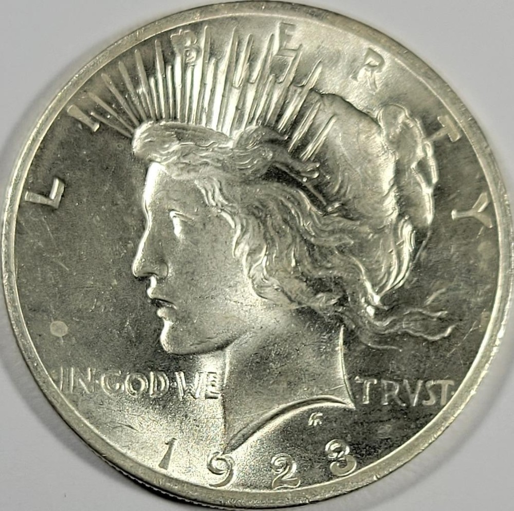 1923   Peace Dollar - ** CHBU ** -  Bright Silver Dollar.