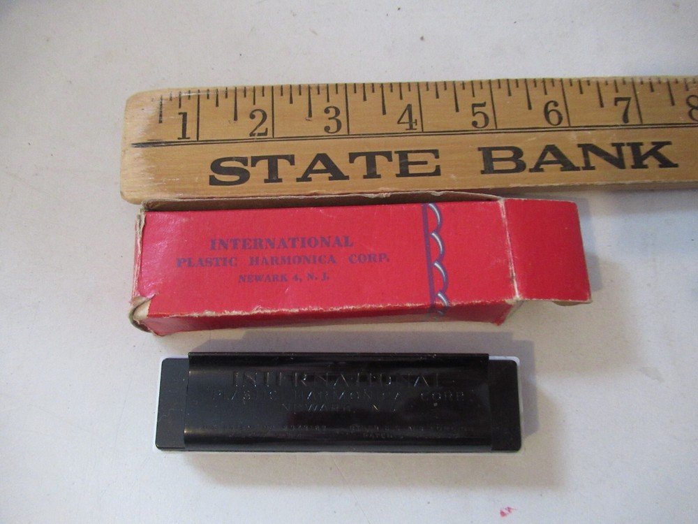 Vintage Magnus plastic Harmonica in box NICE