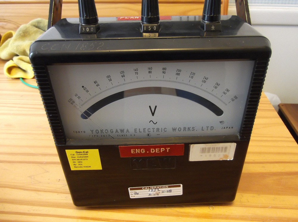 YOKOGAWA 2013 AC VOLTMETER 150/300VAC MIRROR SCALE