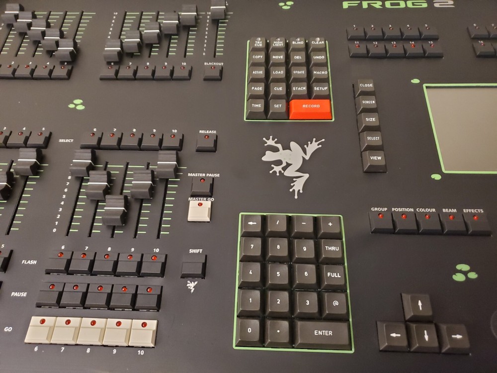 Zero 88 Frog 2 console deploys with touchscreen control "NO Power adapter"