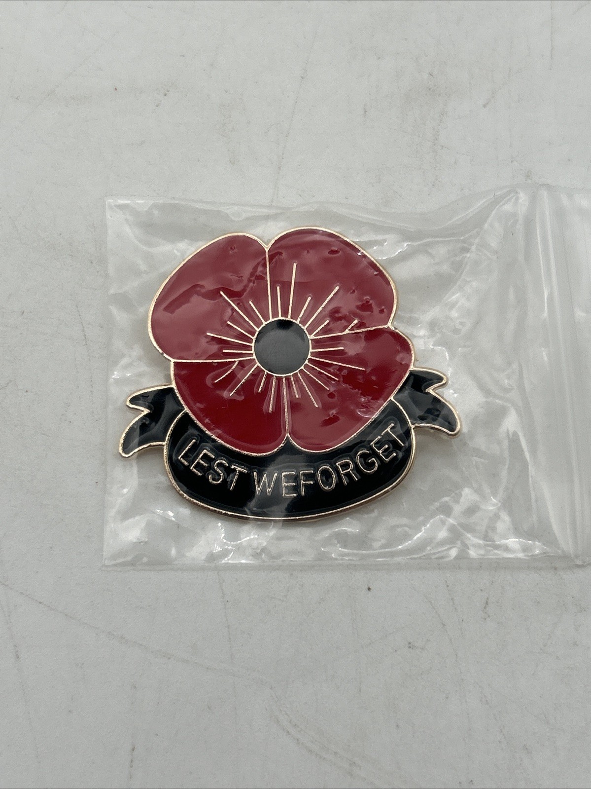 Remembrance Day Lest We Forget Red Poppy Metal Lapel Pin Badge