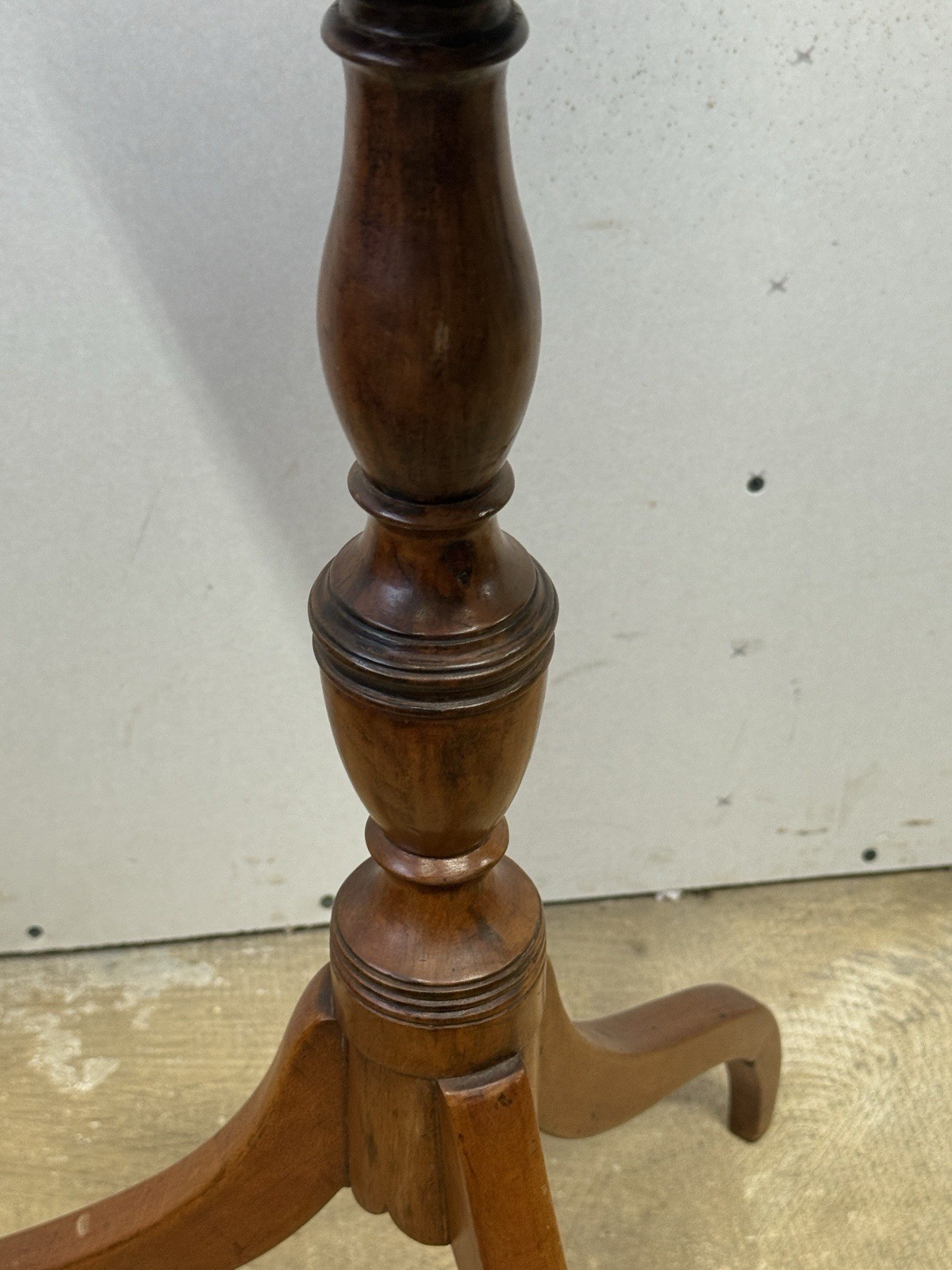 Antique New England maple federal cherry candle stand 1810 spider legs