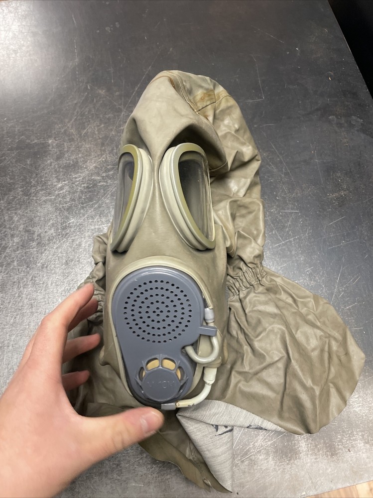 Czech M10M Gas Mask VINTAGE