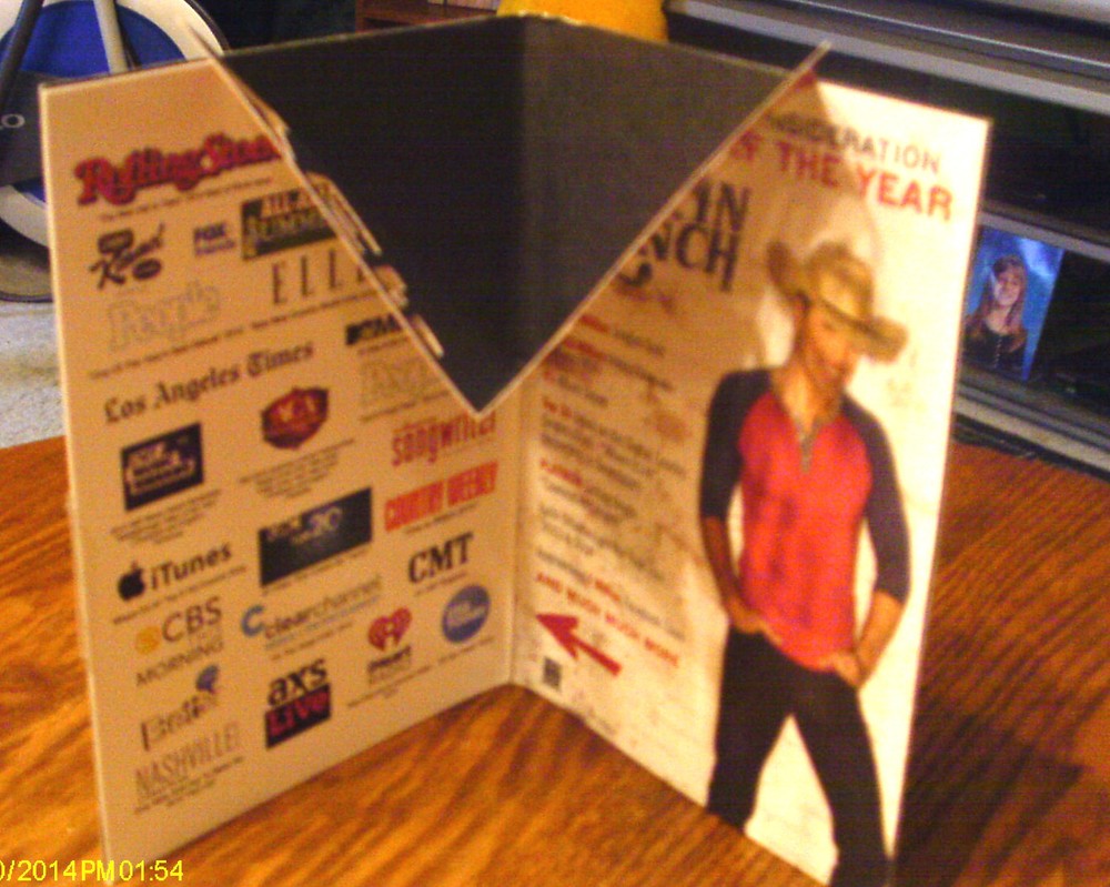 Dustin Lynch Pop Up CMA Voter Request