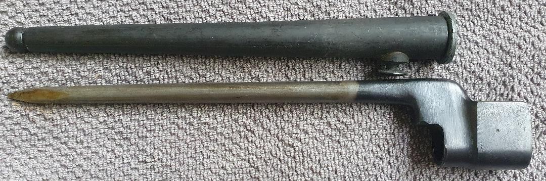 EXCELLENT WW1/WWW2 BRITISH ENFIELD No.4 MK II SPIKE BAYONET, FROG & SCABBARD