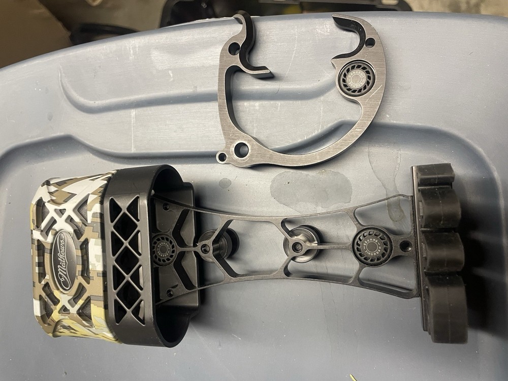 Mathews 4 arrow web Quiver -Sitka