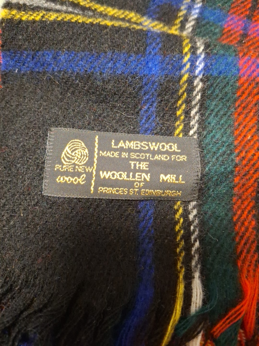 THE WOOLEN MILL OF PRINCES ST EDINBURGH LAMBSWOOL PLAD SCARF SCOTLAND